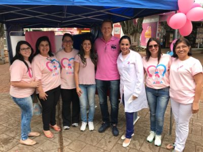 Gestão Heliton do Valle promove ação ‘Outubro Rosa na praça’ em Itararé (SP) Gestão Heliton do Valle promove ação ‘Outubro Rosa na praça’ em Itararé (SP)