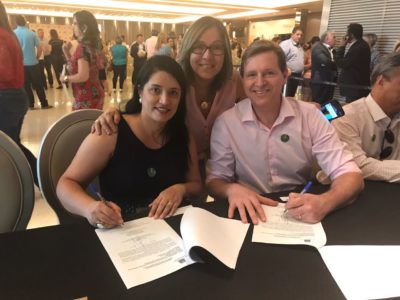 Prefeito e primeira-dama de Itararé (SP) assinam convênio com Lu Alckmin Prefeito e primeira-dama de Itararé (SP) assinam convênio com Lu Alckmin