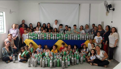 Heliton do Valle recebe lacres de lata para troca por cadeira de rodas Heliton do Valle recebe lacres de lata para troca por cadeira de rodas