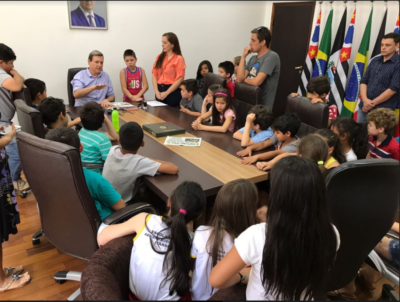 Prefeito de Itararé (SP) recebe alunos da EM Adriano Queiroz Pimentel Prefeito de Itararé (SP) recebe alunos da EM Adriano Queiroz Pimentel