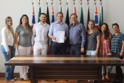 Prefeito de Itararé (SP) assina convênio com Centro Prodonto Médico Prefeito de Itararé (SP) assina convênio com Centro Prodonto Médico