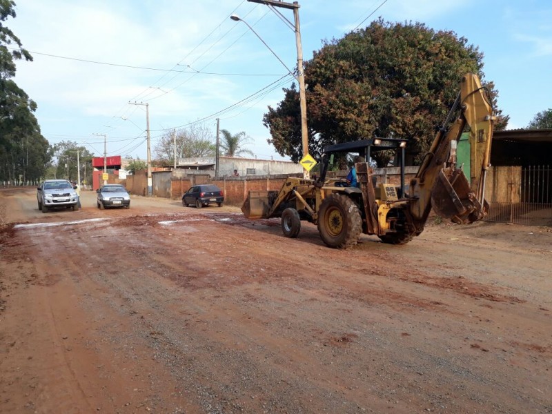 Máquinas da Prefeitura em atividade no Bairro Tonico Adolfo Máquinas da Prefeitura em atividade no Bairro Tonico Adolfo