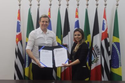 Através do ‘Clube de Desconto do Servidor’, servidores da Prefeitura de Itararé (SP) terão descontos de até 20% na Drogaria Brasil e de 30% no salão Juca Jhornes Através do ‘Clube de Desconto do Servidor’, servidores da Prefeitura de Itararé (SP) terão descontos de até 20% na Drogaria Brasil e de 30% no salão Juca Jhornes