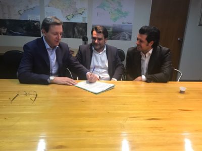 Prefeito de Itararé (SP) conquista mais um maquinário ao município Prefeito de Itararé (SP) conquista mais um maquinário ao município
