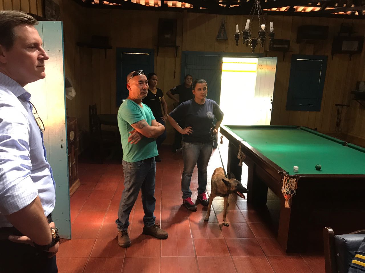 Um dia após sua chegada, Asiah fez uma apresentação sobre busca de drogas e munições Um dia após sua chegada, Asiah fez uma apresentação sobre busca de drogas e munições