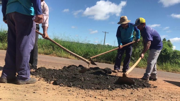 Heliton do Valle visita obras e conversa com munícipes em Itararé (SP)