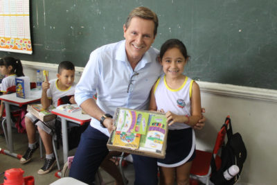 Com recursos próprios, pela primeira vez, alunos da rede municipal de ensino de Itararé (SP) recebem materiais escolares de qualidade e diversificados Com recursos próprios, pela primeira vez, alunos da rede municipal de ensino de Itararé (SP) recebem materiais escolares de qualidade e diversificados