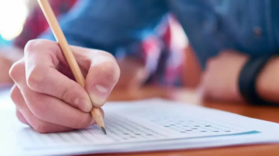 Conforme o documento, aqueles cujo nome constar na listagem devem comparecer à sede da Secretaria Municipal de Educação Conforme o documento, aqueles cujo nome constar na listagem devem comparecer à sede da Secretaria Municipal de Educação