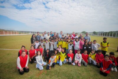Prefeito de Itararé (SP), Heliton do Valle, entrega novo campo de futebol e inaugura pista de caminhada no bairro Novo Horizonte