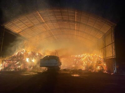 Secretaria de Serviços Municipais presta apoio ao Corpo de Bombeiros a combate a incêndio no Distrito Industrial Secretaria de Serviços Municipais presta apoio ao Corpo de Bombeiros a combate a incêndio no Distrito Industrial