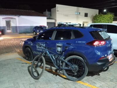 Em Itararé (SP), comandante da GCM de folga prende homem em flagrante e recupera bicicleta furtada Em Itararé (SP), comandante da GCM de folga prende homem em flagrante e recupera bicicleta furtada