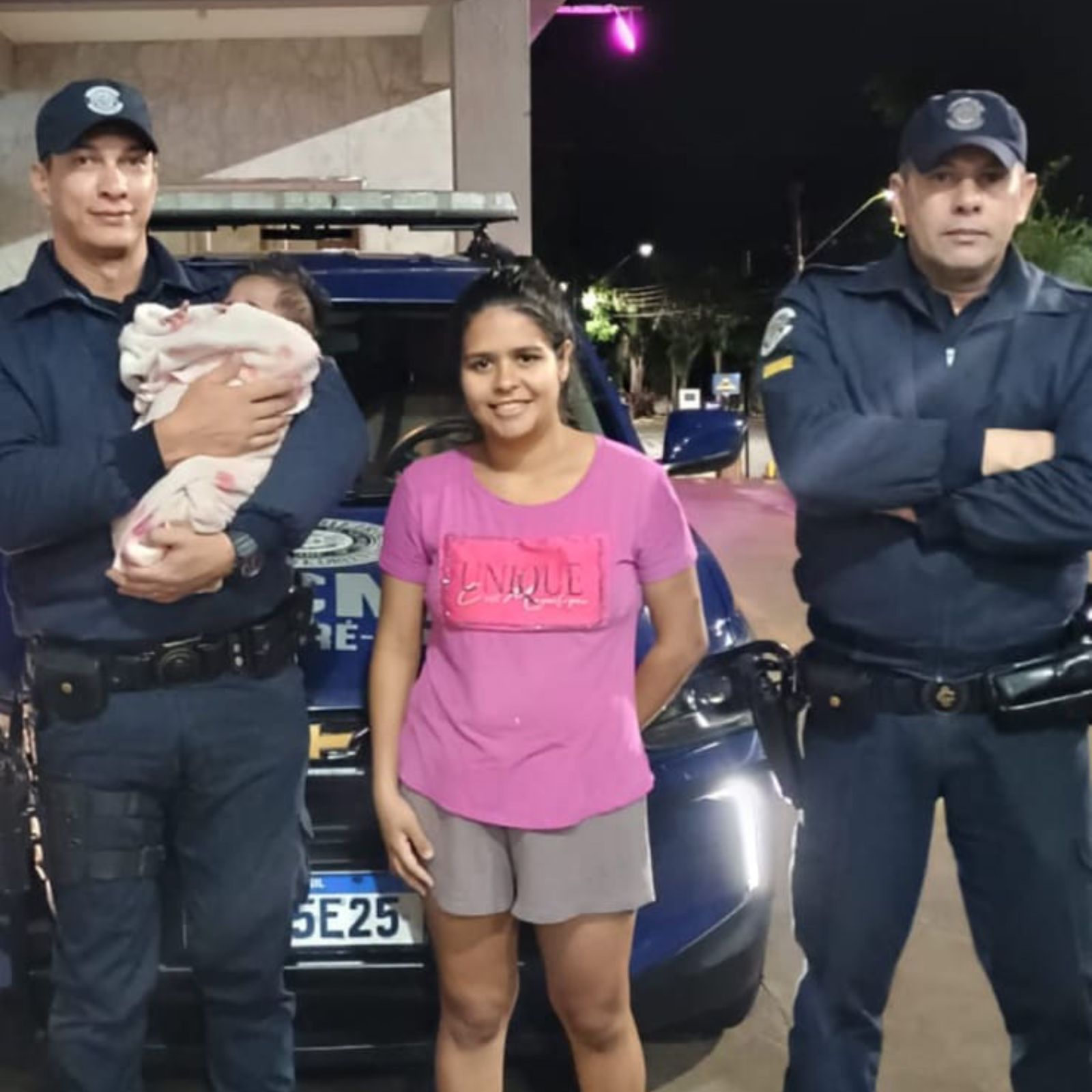 Conforme a corporação, os responsáveis procuraram a base da GCM, por volta das 23h, com a bebê desacordada e com a coloração da pele azulada. Conforme a corporação, os responsáveis procuraram a base da GCM, por volta das 23h, com a bebê desacordada e com a coloração da pele azulada.